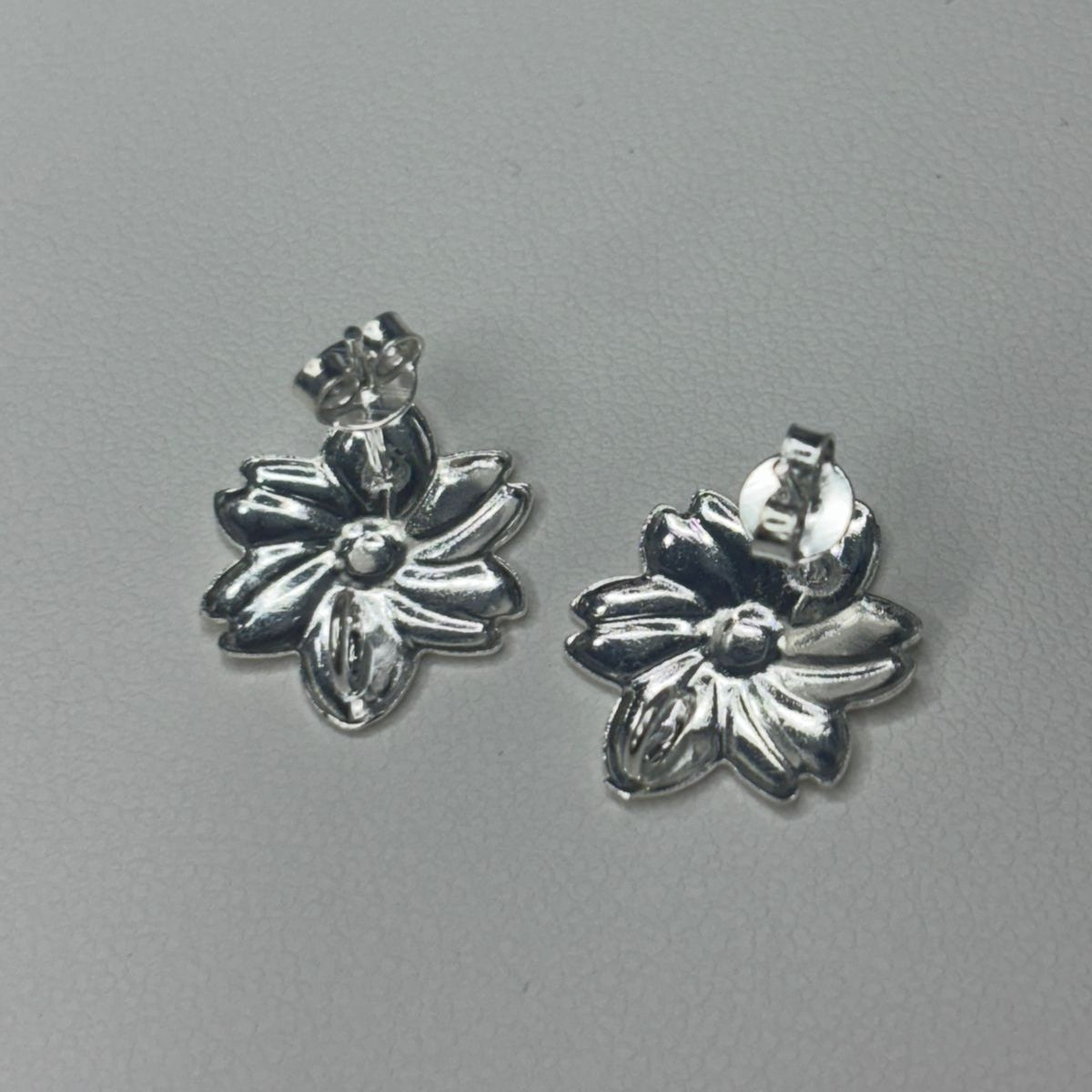 Base de Aro Flor Tamara con argolla  - Bañada en plata
