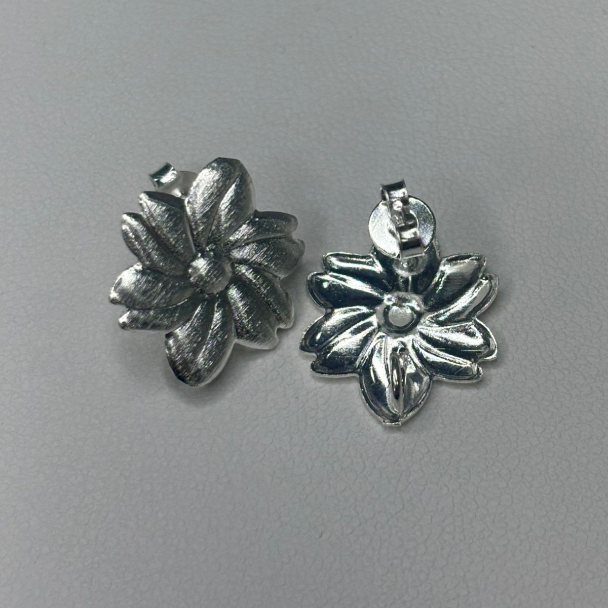 Base de Aro Flor Tamara con argolla  - Bañada en plata