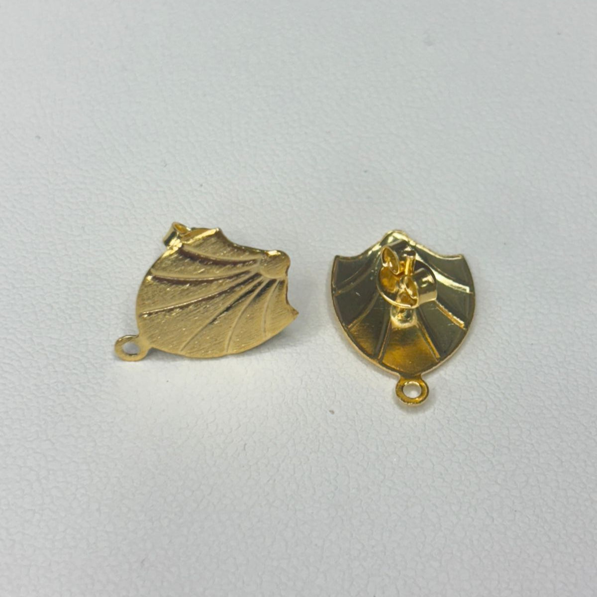 Base de Aro Escudo - Bañada en oro