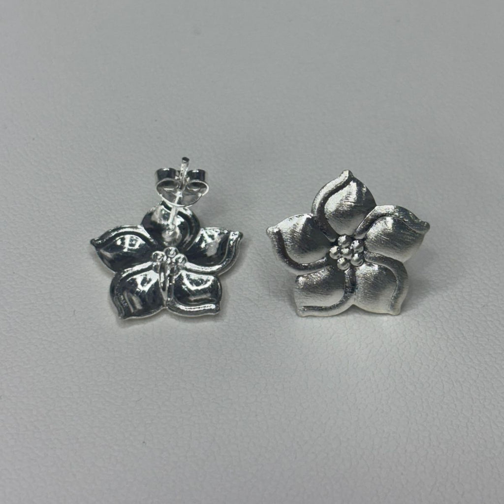 Base de Aro Flor Lorna con argolla - Bañada en plata