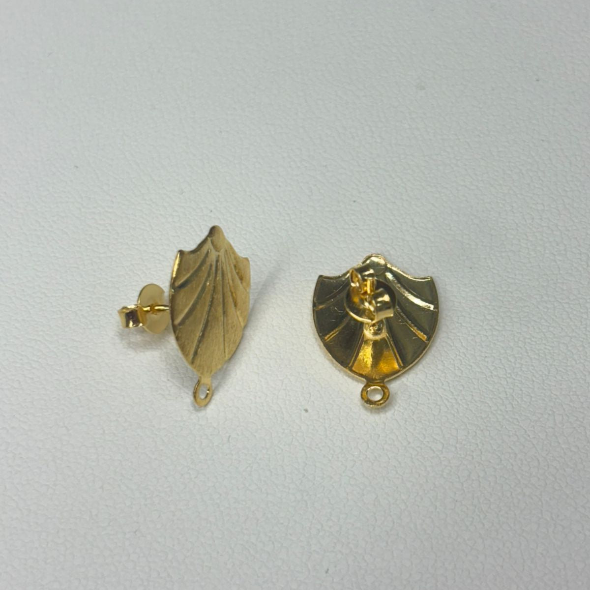 Base de Aro Escudo - Bañada en oro