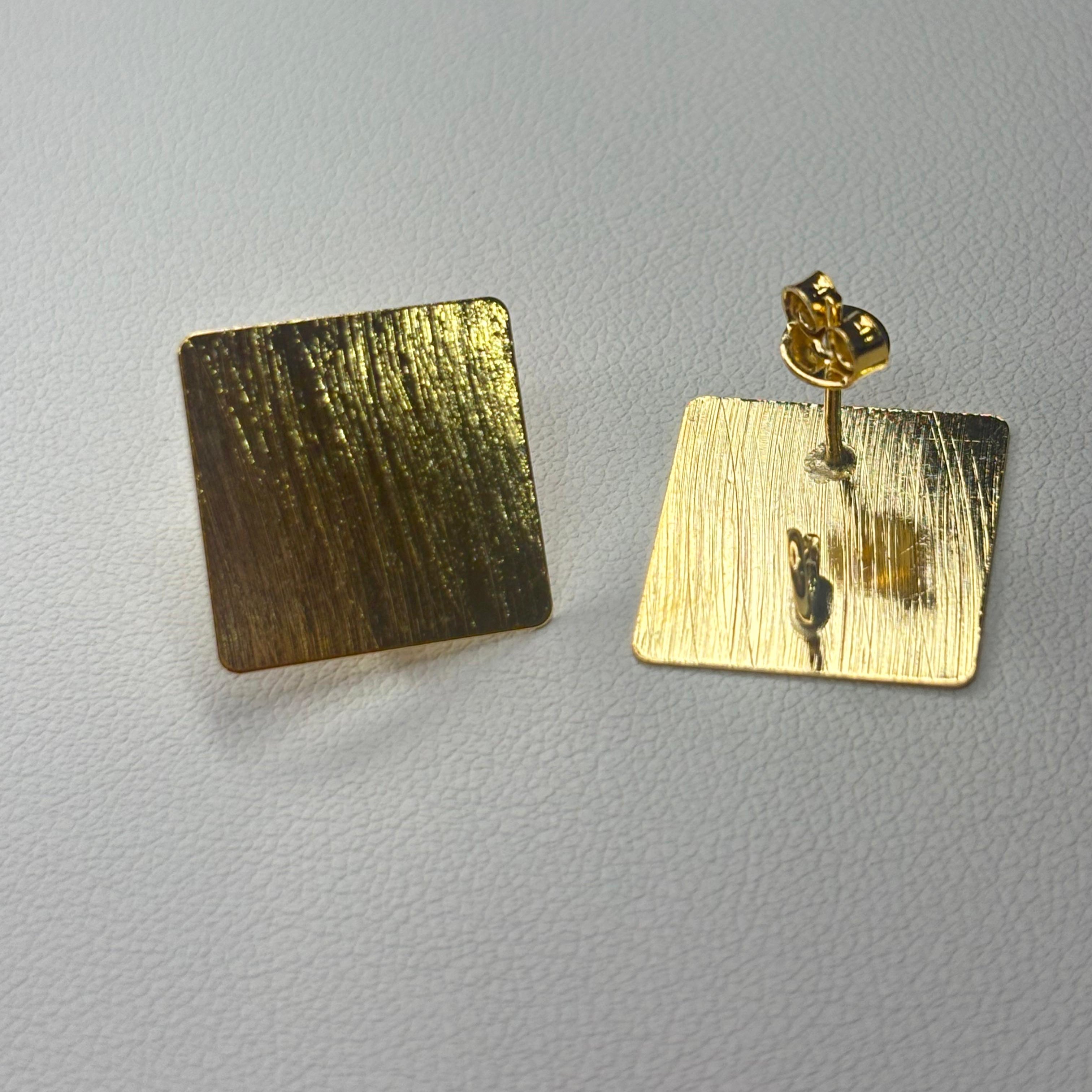 Base de Aro cuadrada con argolla - Bañada en oro