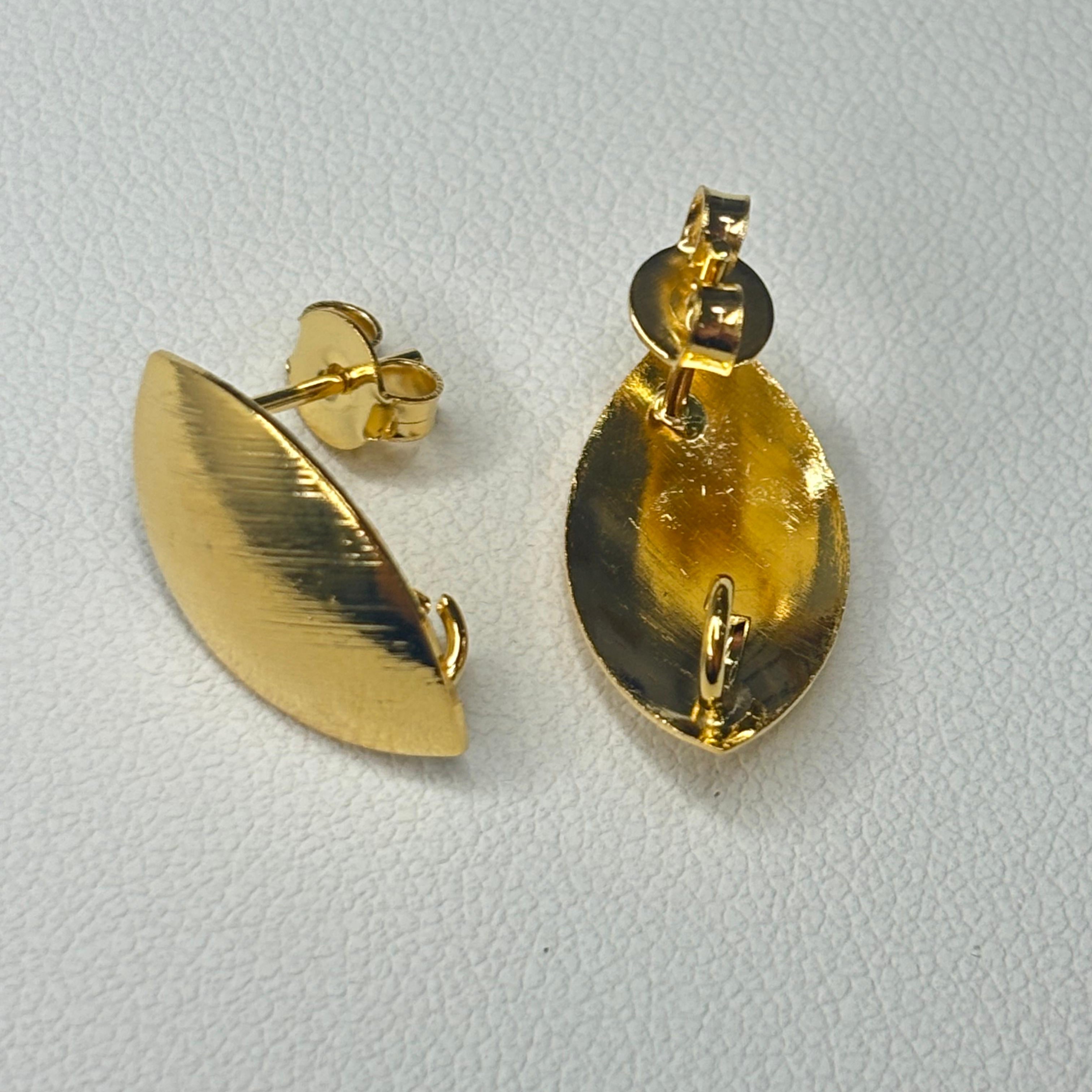 Base de Aro Ovalada Curva con Argolla - Bañada en oro