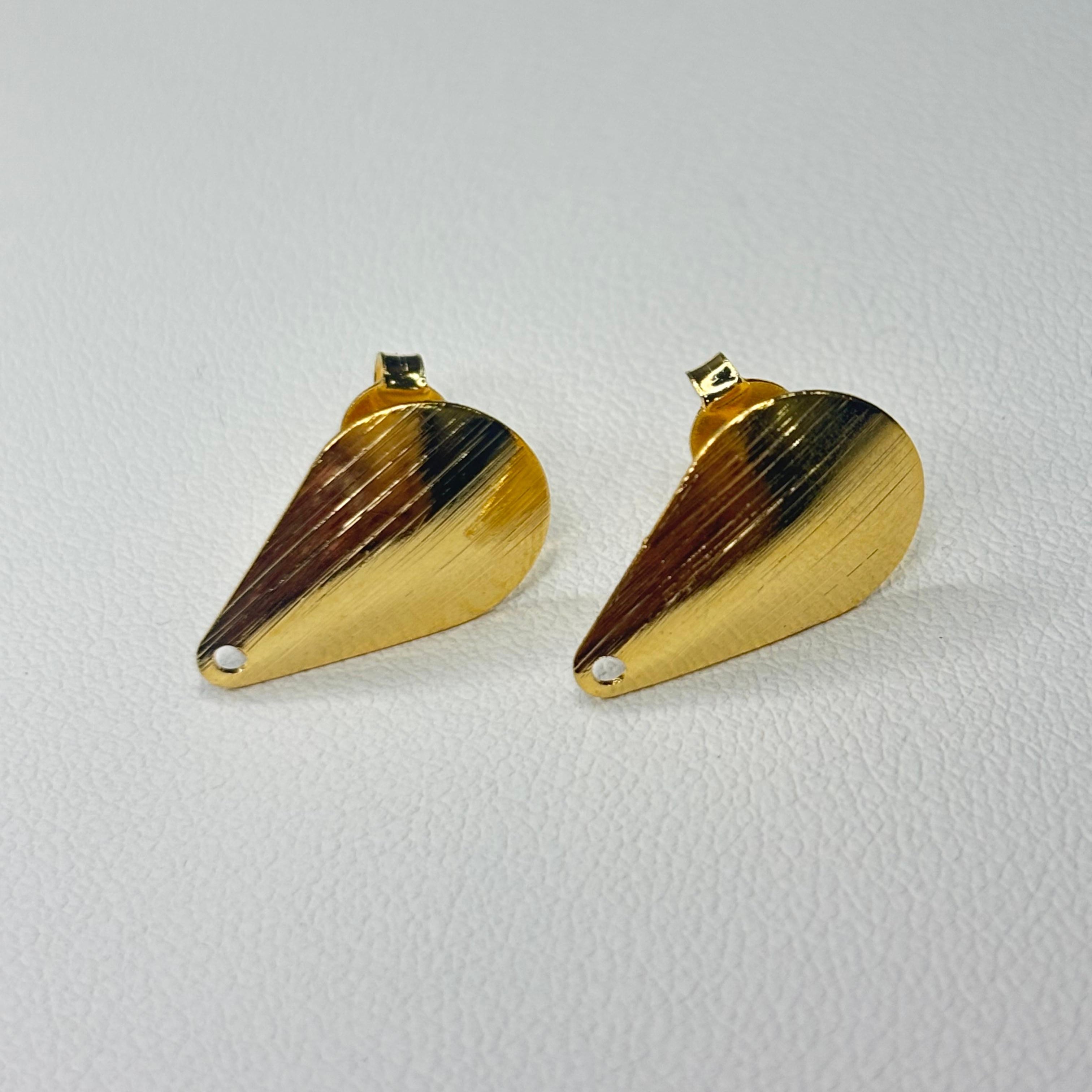 Base de Aro Gota Curva - Bañada en oro