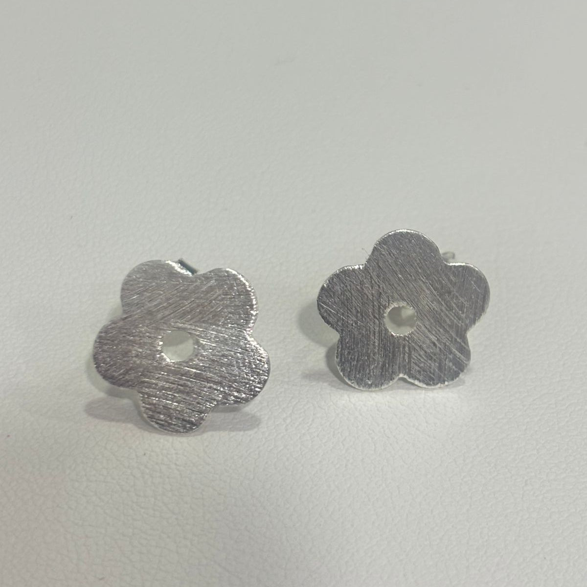 Base de Aro Flor Raquel con argolla - Bañada en plata