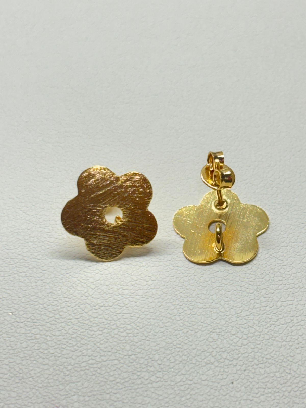 Base de Aro Flor Raquel con argolla - Bañada en oro