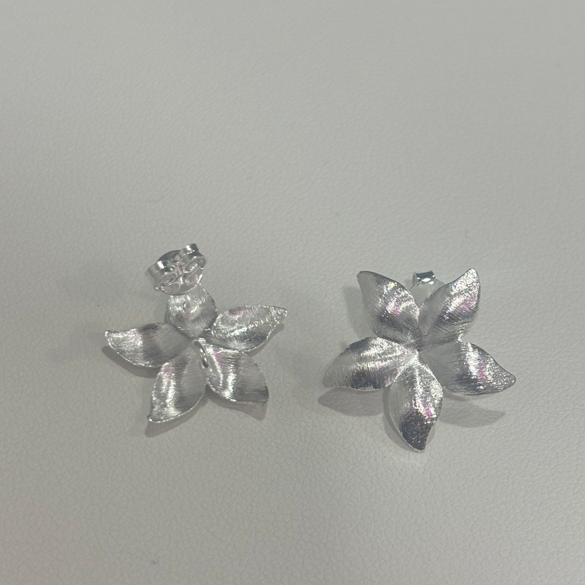 Base de Aro Flor Marta con argolla - Bañada en plata